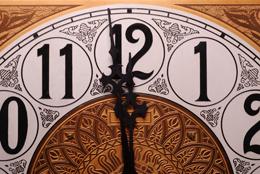 Los relojes avanzan más despacio si la velocidad aumenta, más rápido si la gravedad disminuye. Foto: W. Tiller/iStockphoto Los relojes avanzan más despacio si la velocidad aumenta, más rápido si la gravedad disminuye. Foto: W. Tiller/iStockphoto